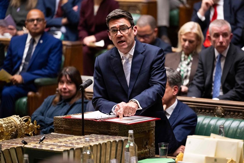 当地时间2026年10月12日，英国伦敦，英国首相安迪·伯纳姆发表声明。图：视觉中国