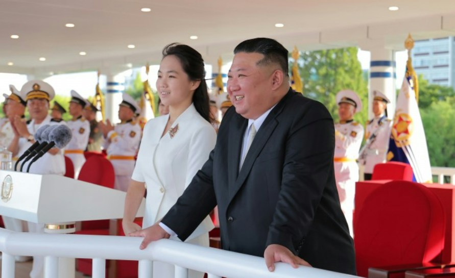 2026年9月6日，朝鲜元山港为驱逐舰「姜健号」（Kang Kon）举行服役仪式，朝鲜领袖金正恩出席。（朝中社）