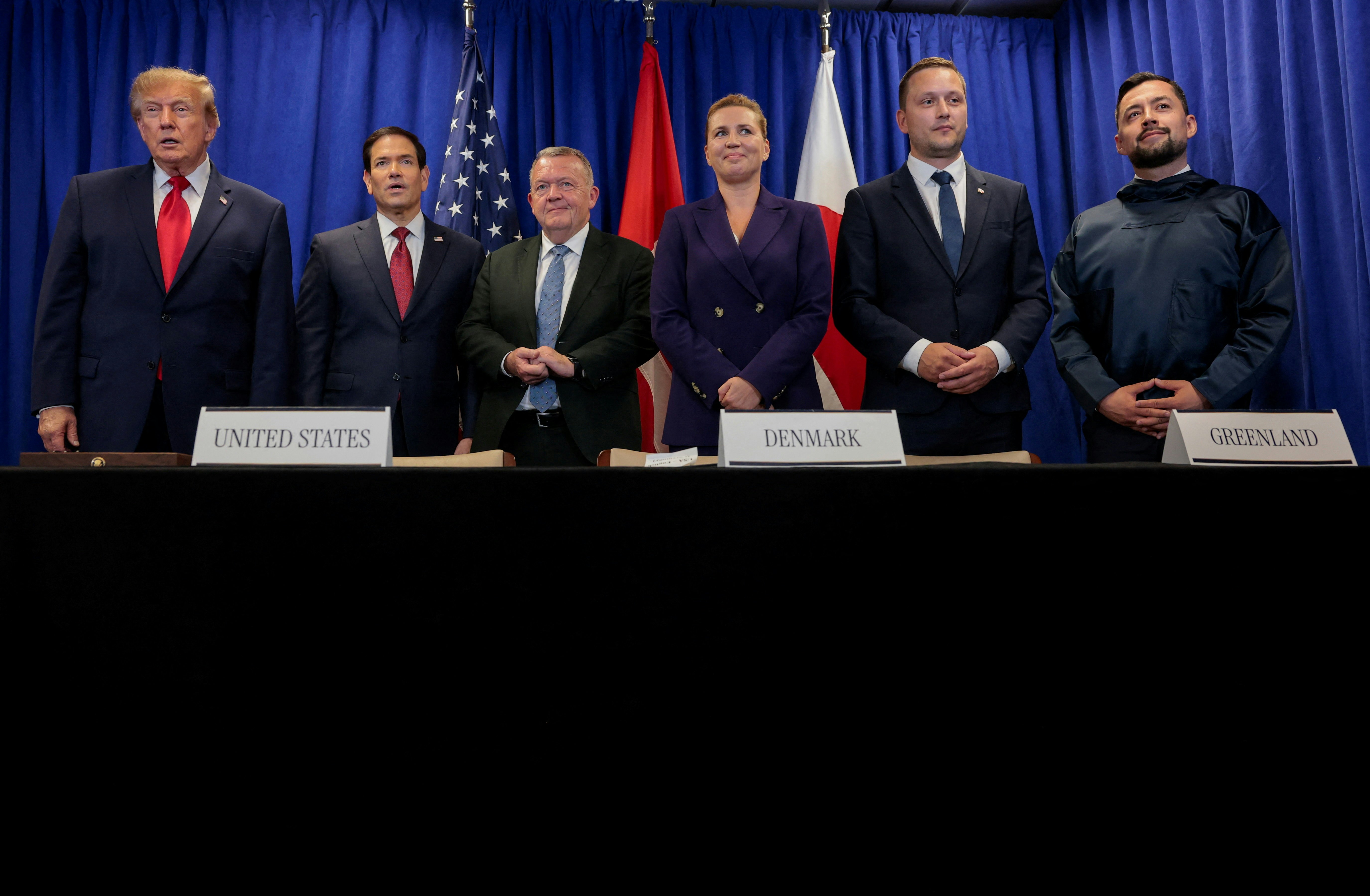2026年9月22日，美国总统特朗普（Donald Trump）、美国国务卿鲁比奥（Marco Rubio）、丹麦外长拉斯穆森（Lars Løkke Rasmussen）、丹麦首相弗雷泽里克森（Mette Frederiksen）、格陵兰自治政府总理尼尔森（Jens-Frederik Nielsen），及格陵兰外长埃格德（Múte Bourup Egede）出席安全协议的签署仪式。（Reuters）