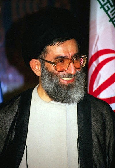 1987年9月22日，时任伊朗总统哈梅内伊站在这里，痛斥美国霸权。（WikiMedia）