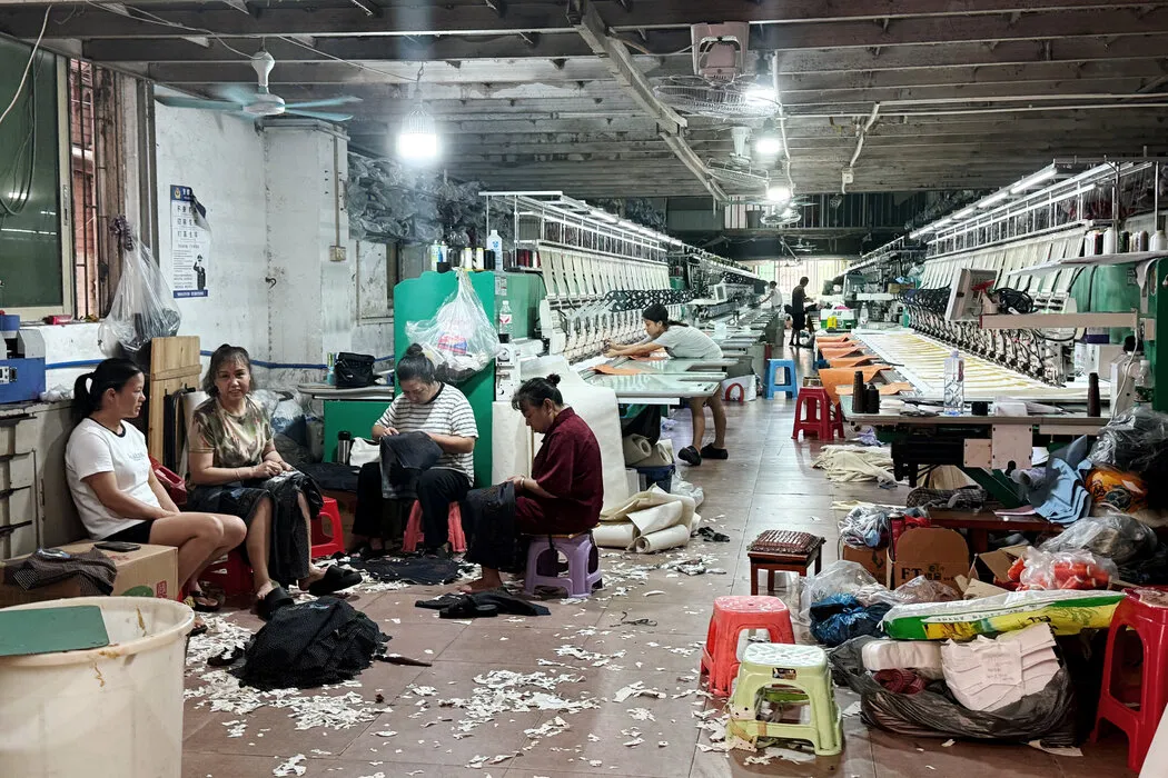 广州海珠区一家大部分空置的服装工厂，反映出当地纺织制造业的急剧衰退。 Keith Bradsher/The New York Times