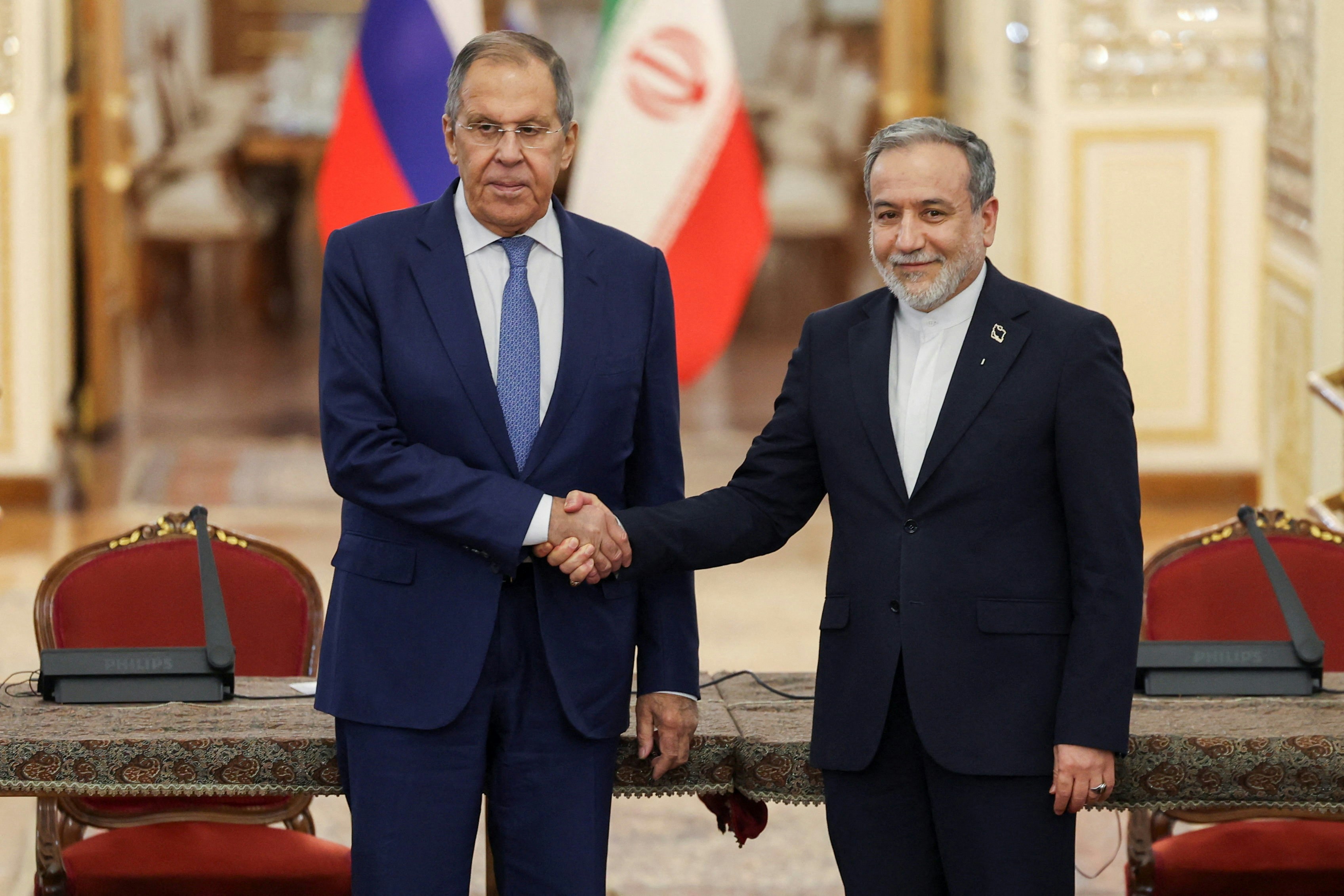 2026年10月19日，俄罗斯外交部长拉夫罗夫（Sergei Lavrov）到访德黑兰，与伊朗外交部长阿拉格齐（Abbas Araghchi）会面。（Majid Asgaripour/WANA (West Asia News Agency) via REUTERS ）