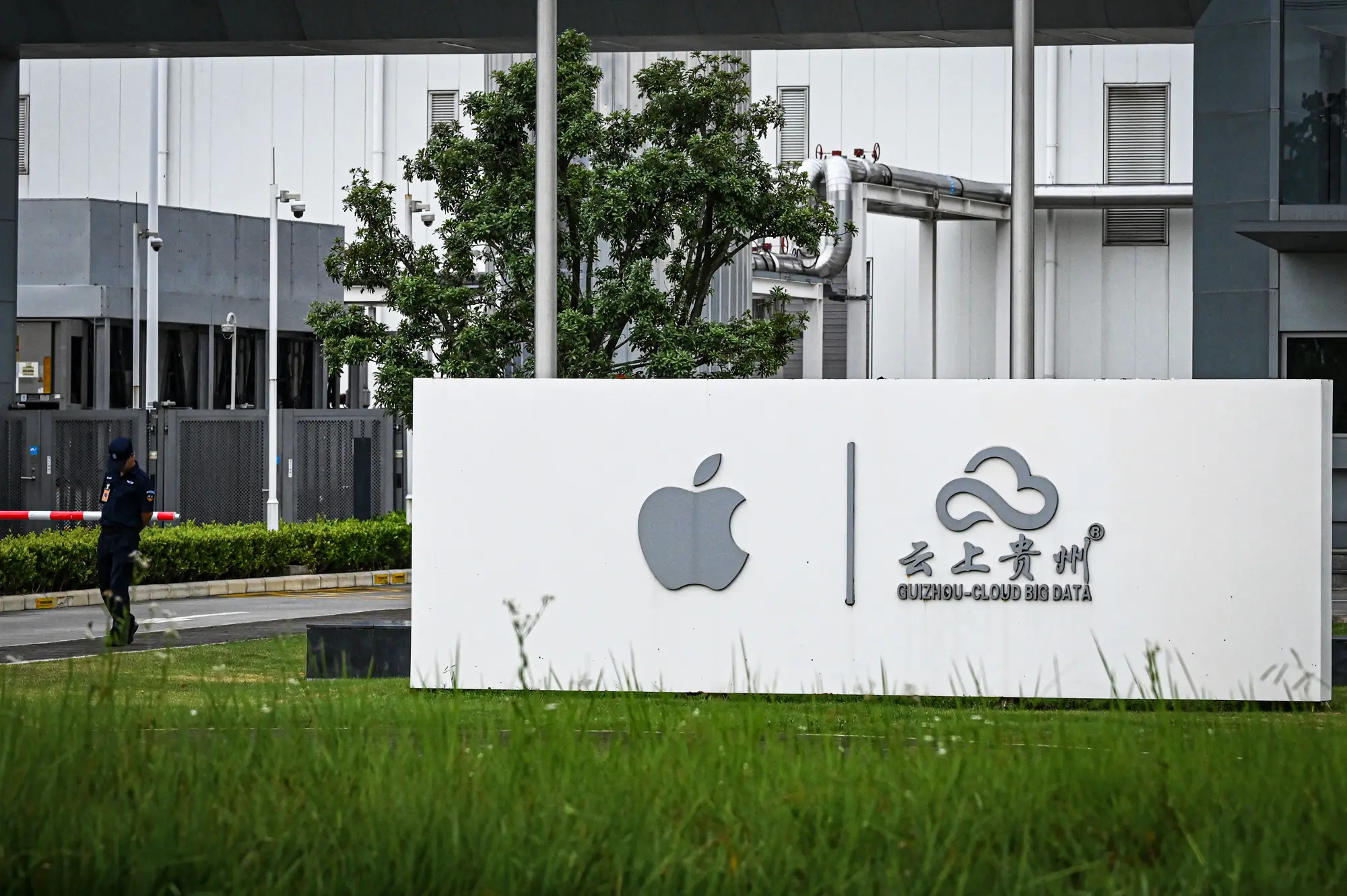 2026年7月24日，贵州省贵阳市，苹果（Apple）数据中心的标志牌。（Jade Gao/AFP via Getty Images）