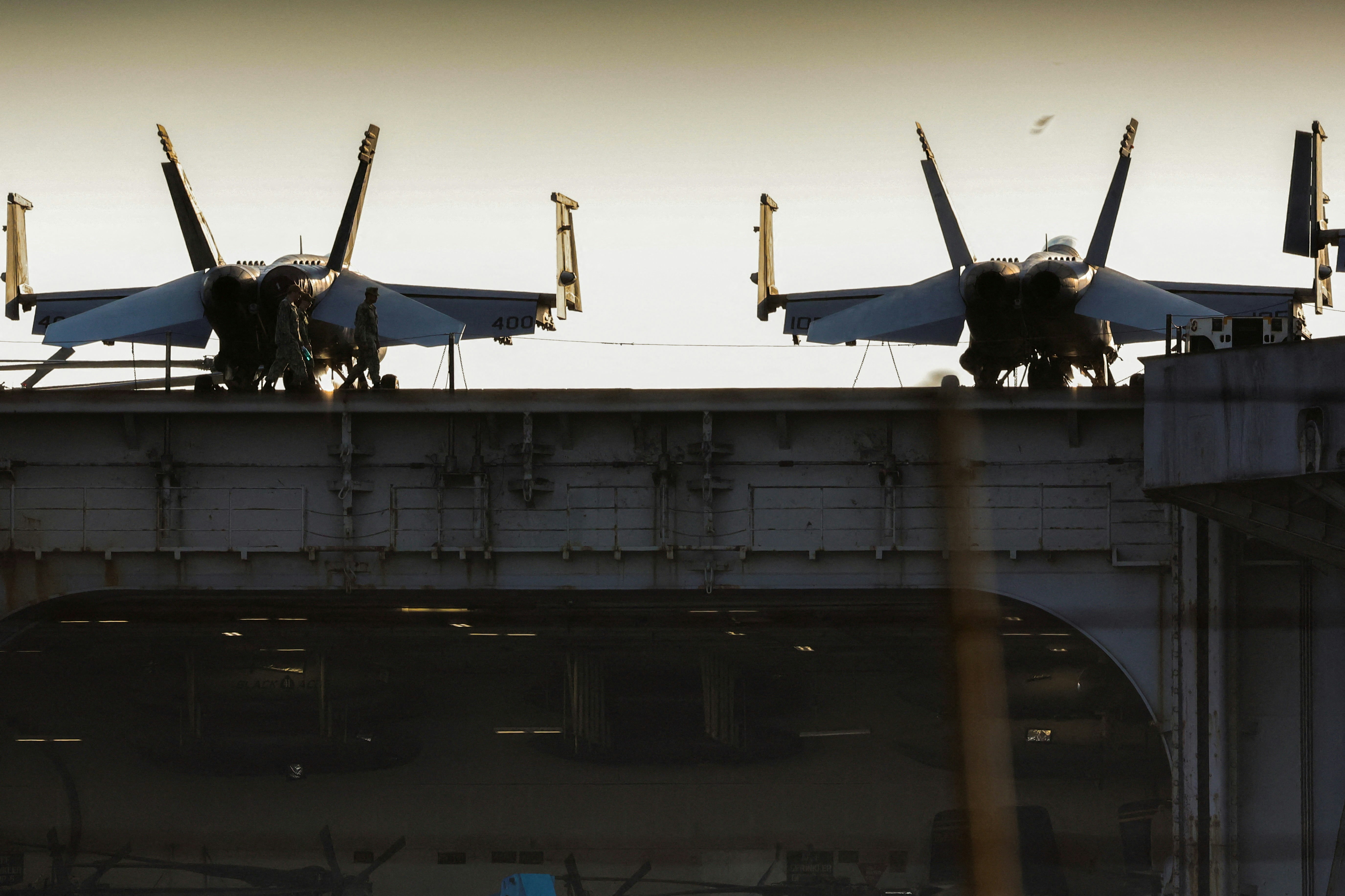 美国海军「林肯号」（USS Abraham Lincoln）航空母舰自去年11月离开母港圣地牙哥后，在海上度过286天，2日抵达泰国东部林查班港。（路透社）