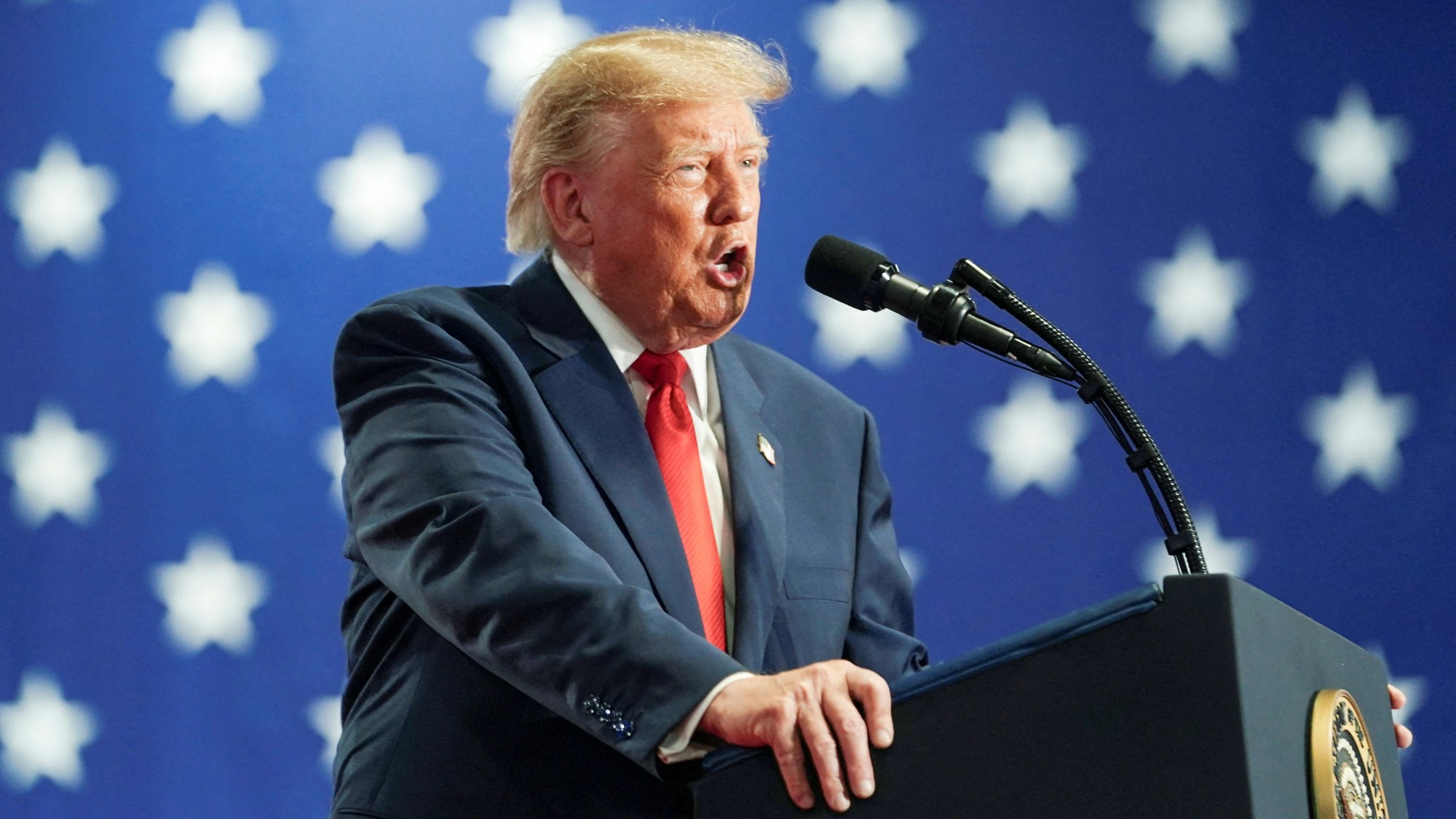 2026年10月9日，美国总统特朗普（Donald Trump，又译川普）在纽约州锡拉丘兹市（Syracuse）的集会上发表演说。（Reuters）