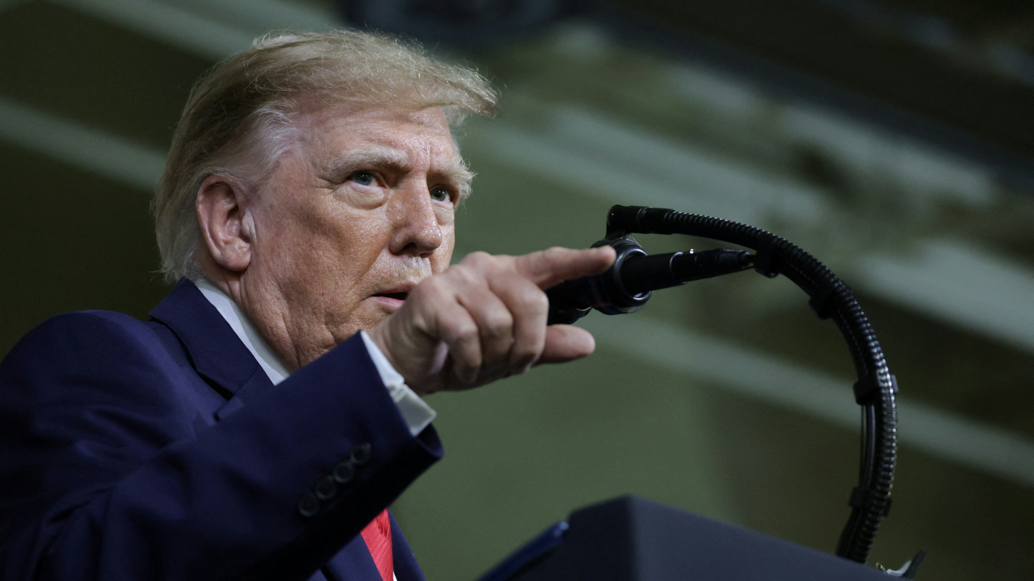 2026年10月1日，美国德州，总统特朗普（Donald Trump）到访一间汽车公司并发表讲话。（Reuters）