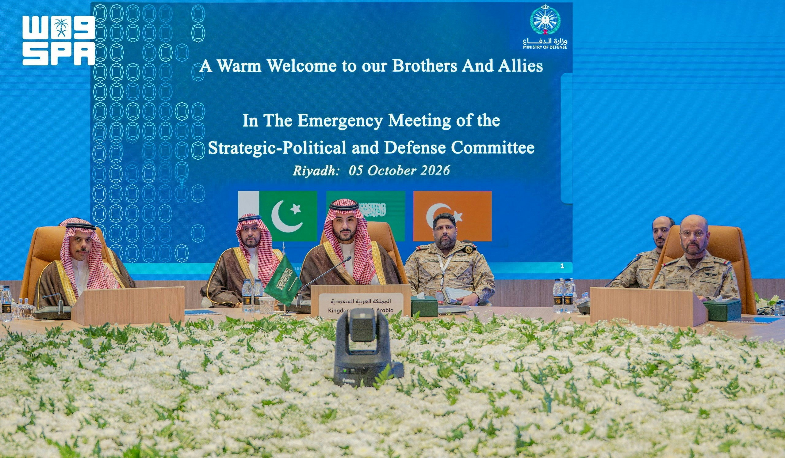 2026年10月5日，沙特国防大臣哈立德（Khalid bin Salman）在利雅得出席「麦加防务联盟」（Mecca Defence Alliance）的会议。 （Saudi Press Agency/Handout via REUTERS）