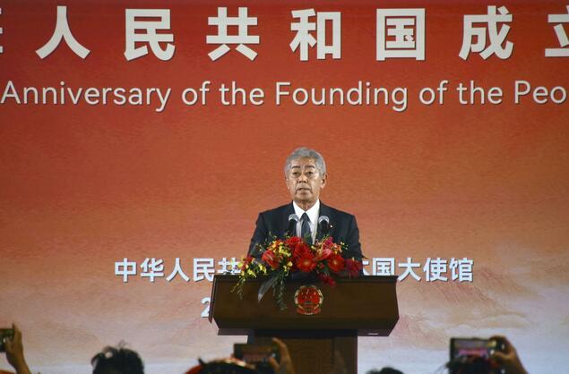 9月24日傍晚，日本前外相岩屋毅在中国国庆节招待会上发言。摄