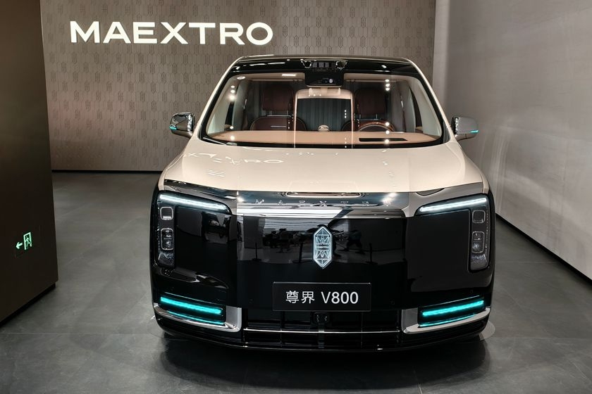 2026年10月11日，上海，鸿蒙智行尊界V800新能源汽车。图：视觉中国