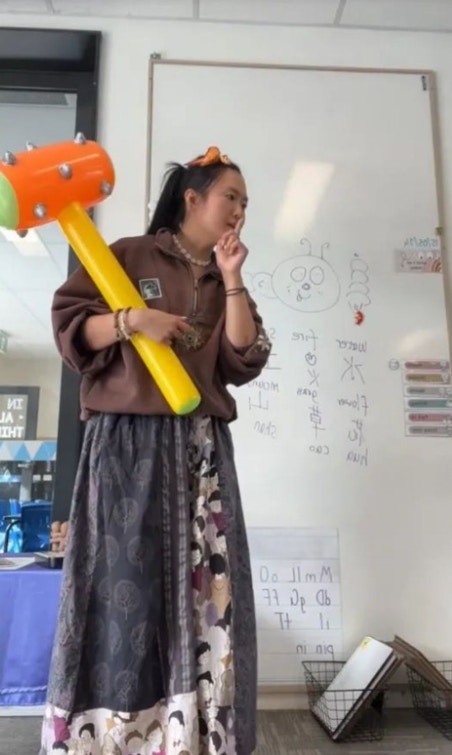 「这种分组竞争的方式对维持课堂纪律也有帮助。每当有小孩不尊重我的时候，我就会反向给其他小组加分。」（一条授权使用）