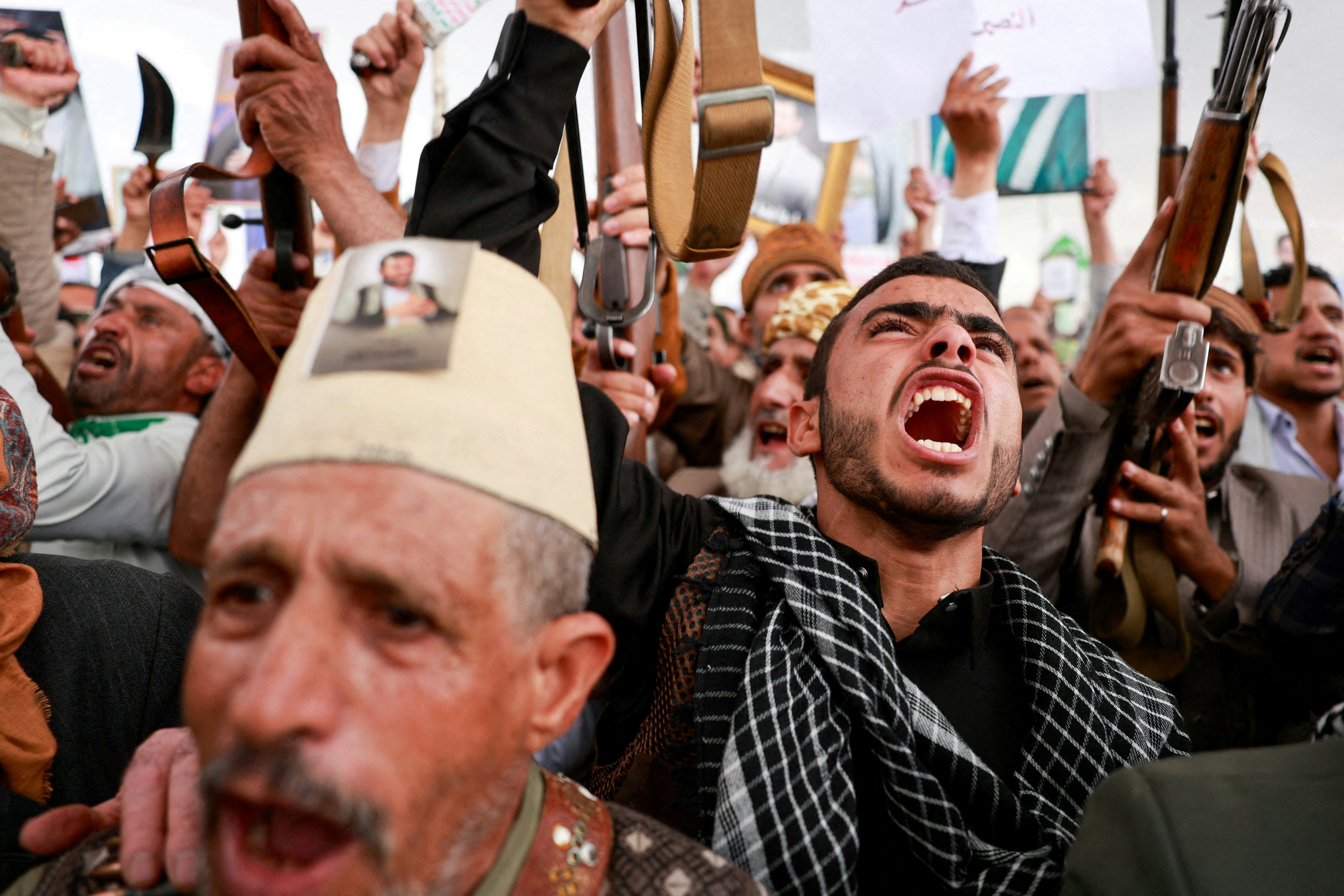 2026年7月31日，也门首都萨那（Sanna），胡塞武装（Houthi）的支持者参与反沙特阿拉伯的集会，高喊口号。（Reuters）