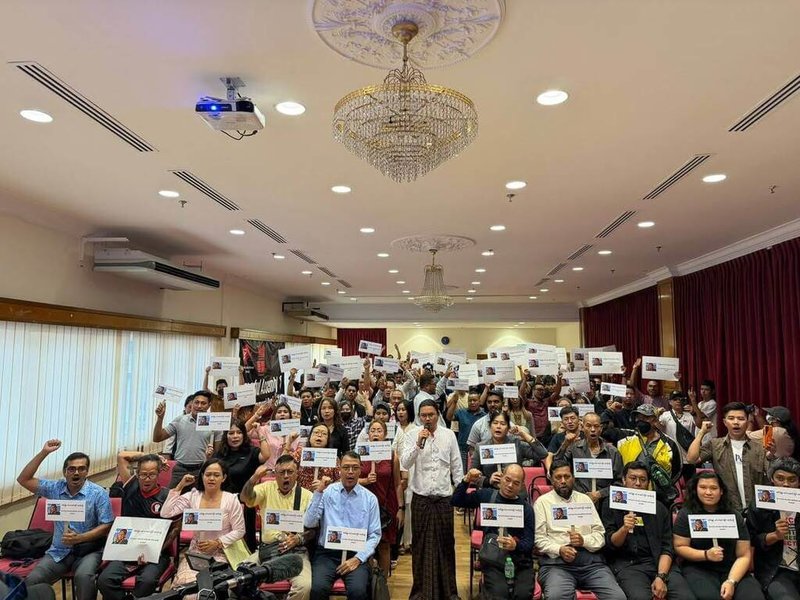 马来西亚在地缅甸社群与公民社会组织8日在吉隆坡暨雪兰莪中华大会堂举行抗议集会，反对缅甸总统敏昂莱访问马来西亚，并呼吁停止遣返缅甸公民。（MANDIRI提供）中央社记者黄自强吉隆坡传真　115年10月8日