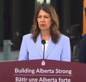 阿省省长丹妮尔・史密斯（Danielle Smith）态度强硬，表明签证到期、未取得永居资格的学生必须离开加拿大。（Instagram@btvbroadcastingentertainment影片截图）
