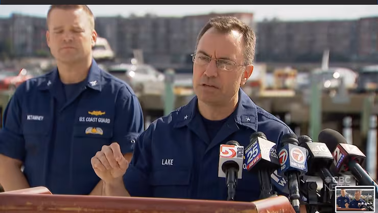 美国海岸警卫队东北区指挥官莱克（Matthew Lake）。